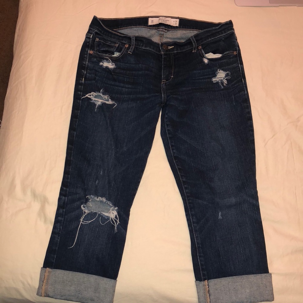 Dark blue ripped capris jeans